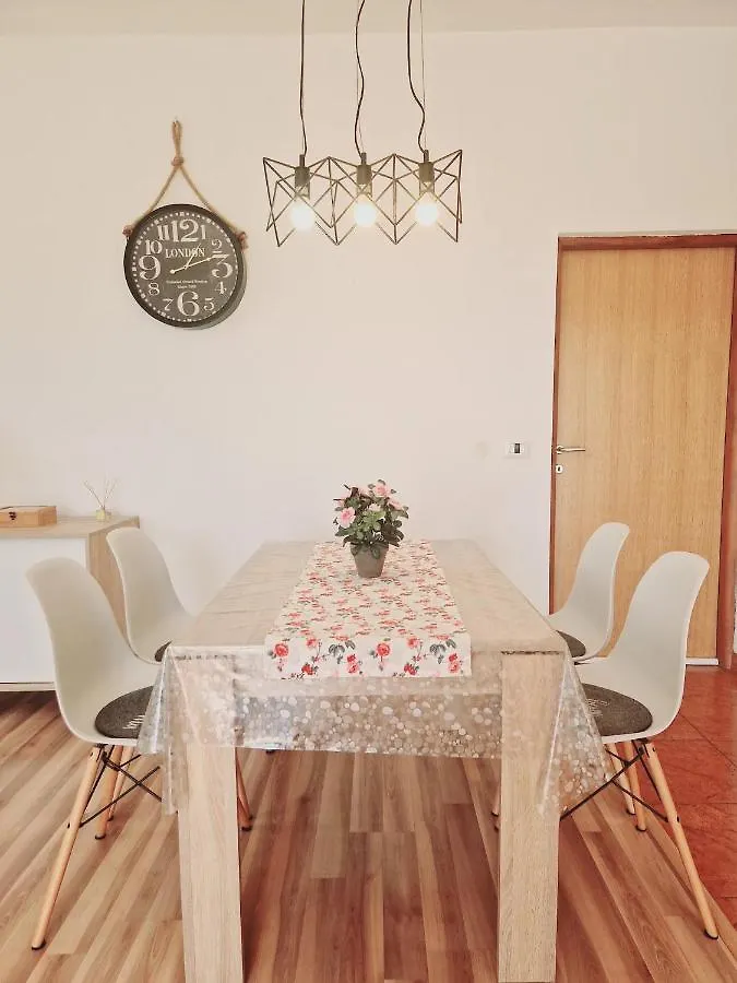 Apartments In Rijeka, Free Parking And Large Terrace, 15Min Drive From The Beach Croatie