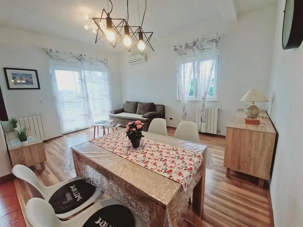 Apartments In Rijeka, Free Parking And Large Terrace, 15Min Drive From The Beach Rijeka