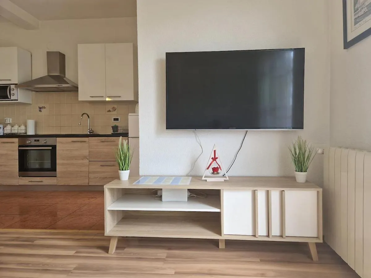 Apartments In Rijeka, Free Parking And Large Terrace, 15Min Drive From The Beach