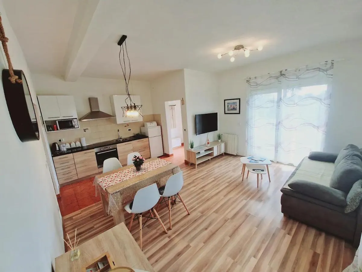 Apartments In Rijeka, Free Parking And Large Terrace, 15Min Drive From The Beach Rijeka