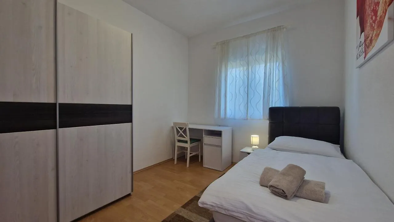 Apartments In Rijeka, Free Parking And Large Terrace, 15Min Drive From The Beach Croatie